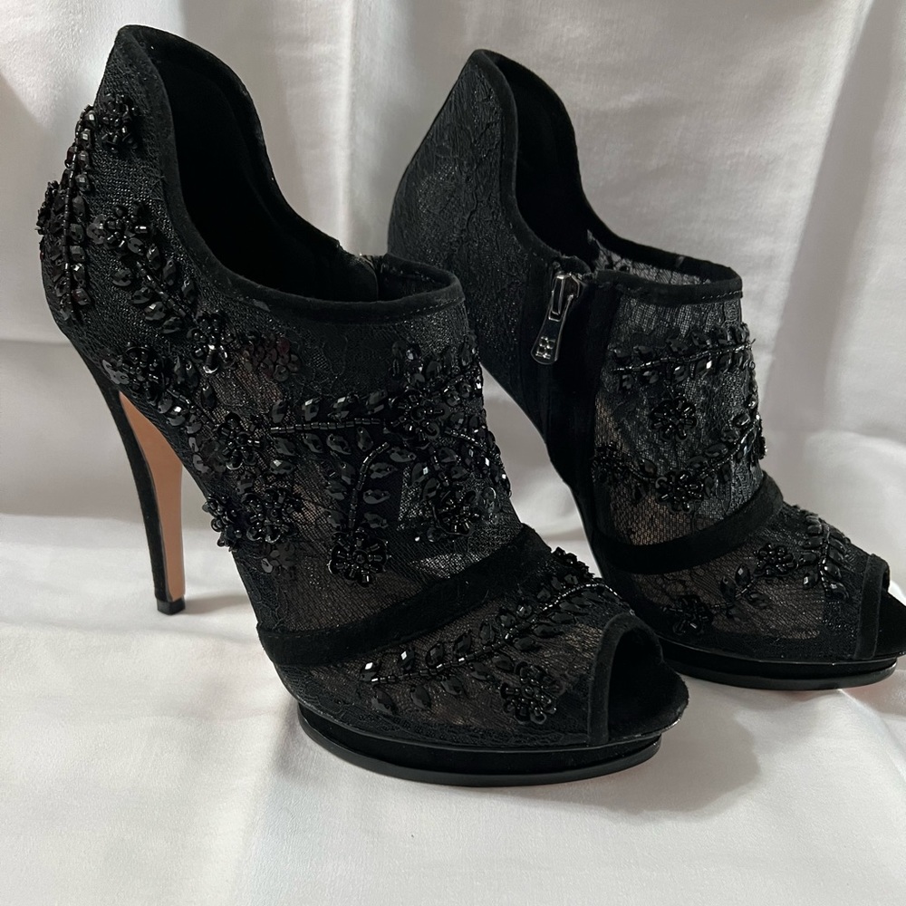BCBGMAXAZARIA Nikki2 beaded platform heel